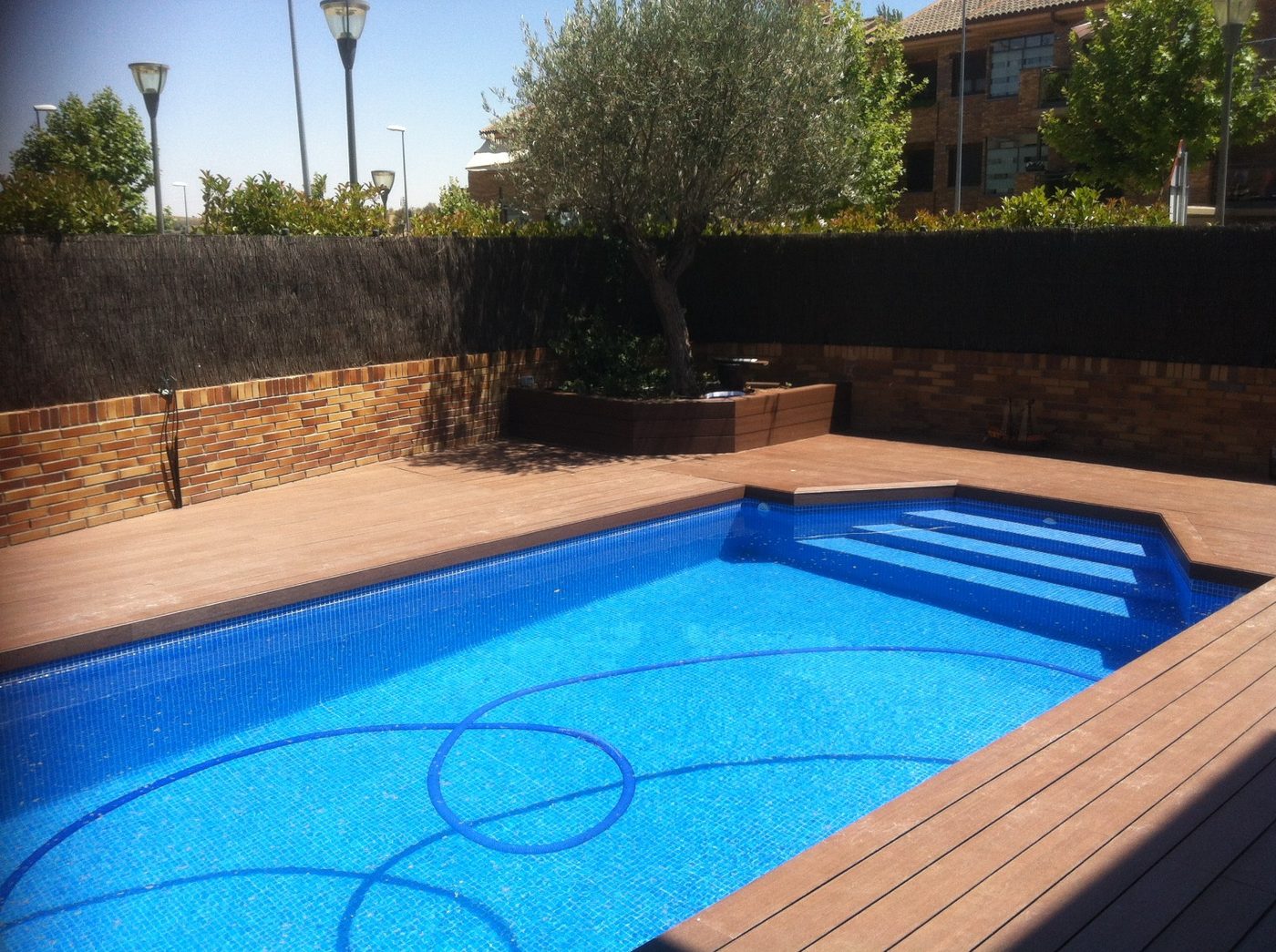Tarima perimetral de piscina