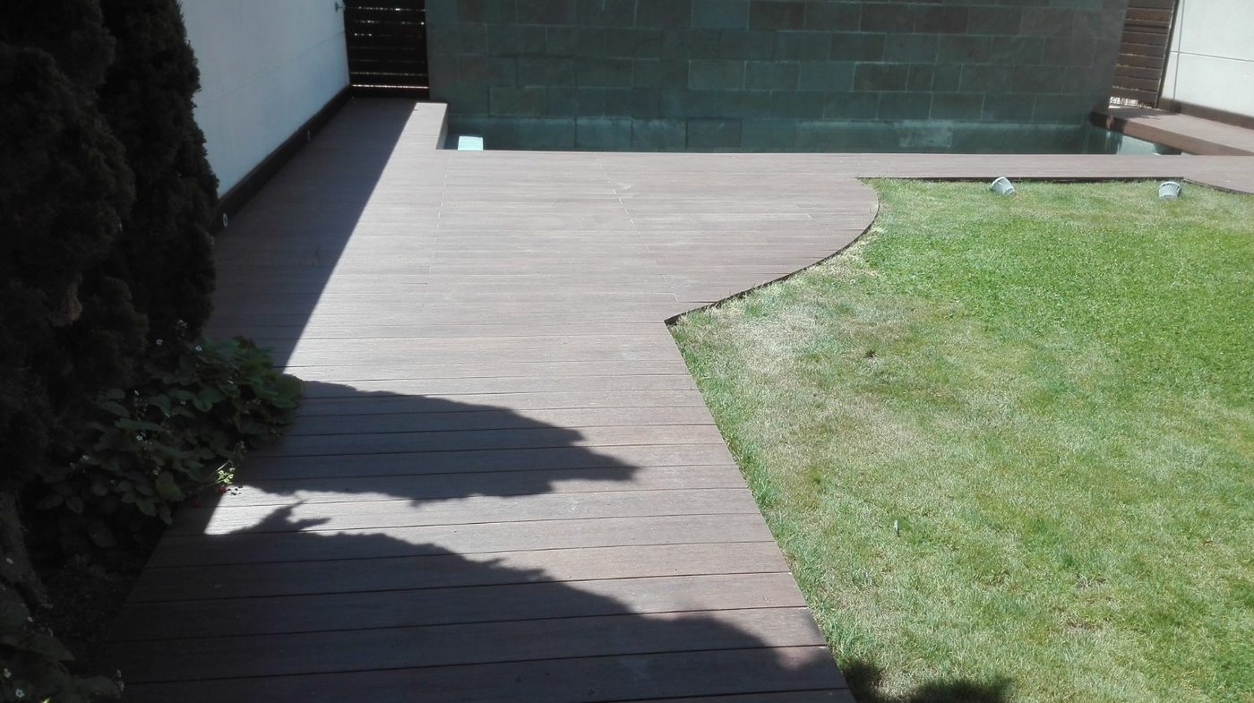 Terraza con césped